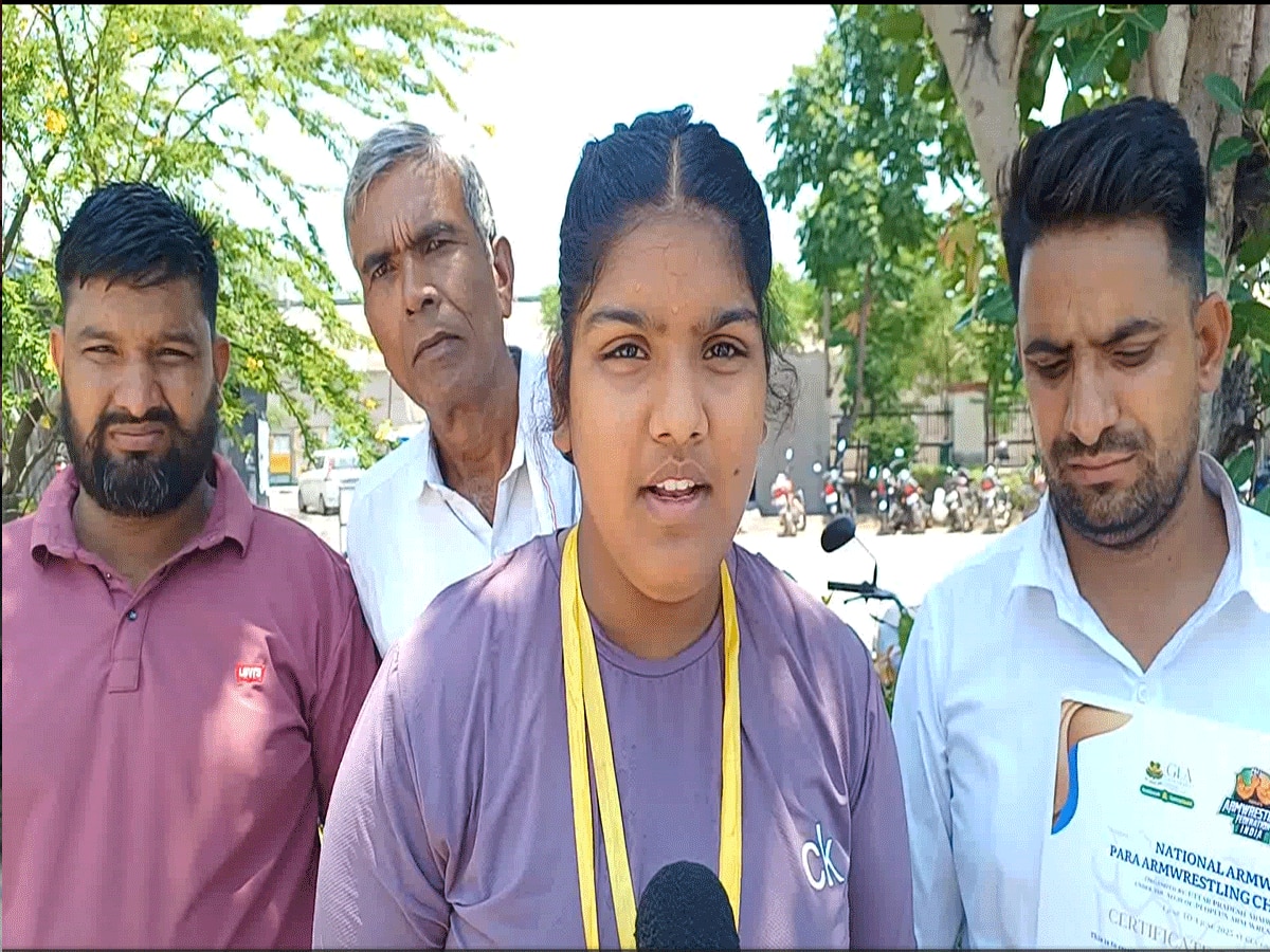 ArmWrestling Championship chhavi class 9 won two gold medals in the Arm Wrestling palwal