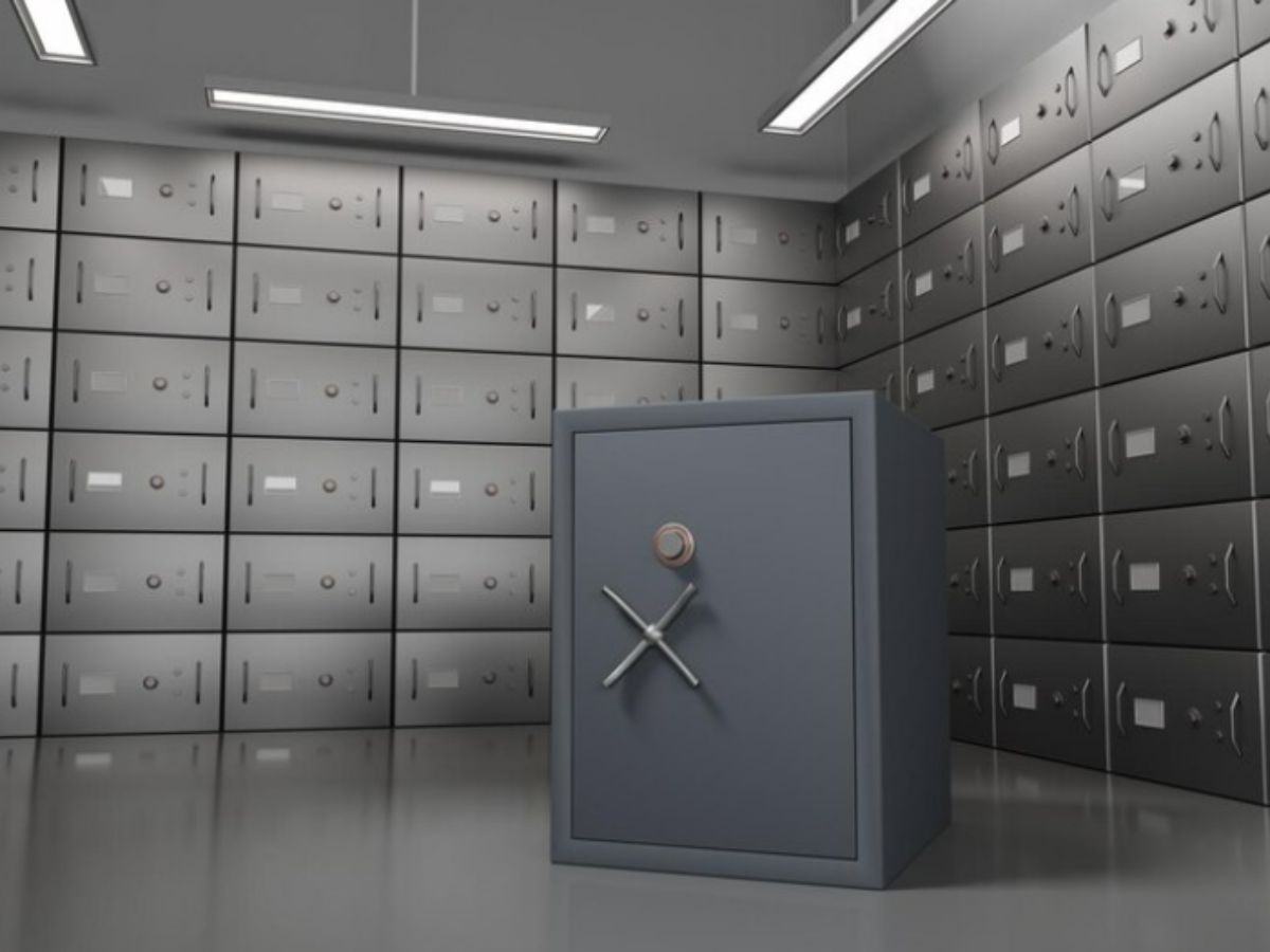 Bank Locker: बैंक में खुलवा रहे हैं लॉकर तो ध्यान रखें ये अहम बात, वरना...