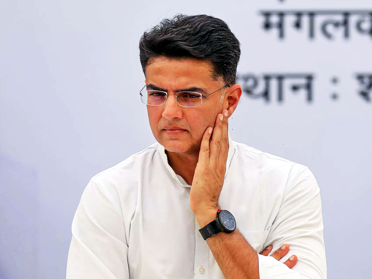 कांग्रेस से जुदा होंगे पायलट के रास्ते? चुनाव से पहले राजस्थान में आया सियासी बवंडर कांग्रेस से जुदा होंगे पायलट के रास्ते? चुनाव से पहले राजस्थान में आया सियासी बवंडर