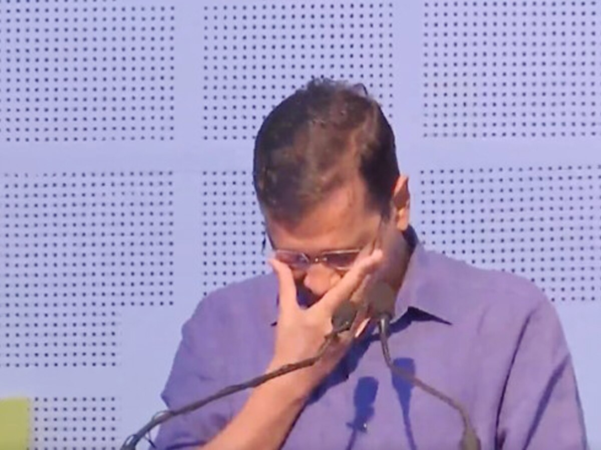 CM Arvind Kejriwal: सिसोदिया को याद करते हुए रो पड़े केजरीवाल, कहा- उन्हें इतने दिन से जेल में रखा है