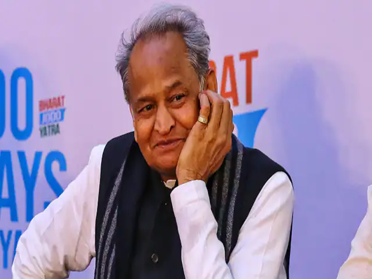 CM अशोक गहलोत की कुर्सी पर मंडरा रहा संकट? कांग्रेस विधायक ने कह दी ये बड़ी बात CM अशोक गहलोत की कुर्सी पर मंडरा रहा संकट? कांग्रेस विधायक ने कह दी ये बड़ी बात