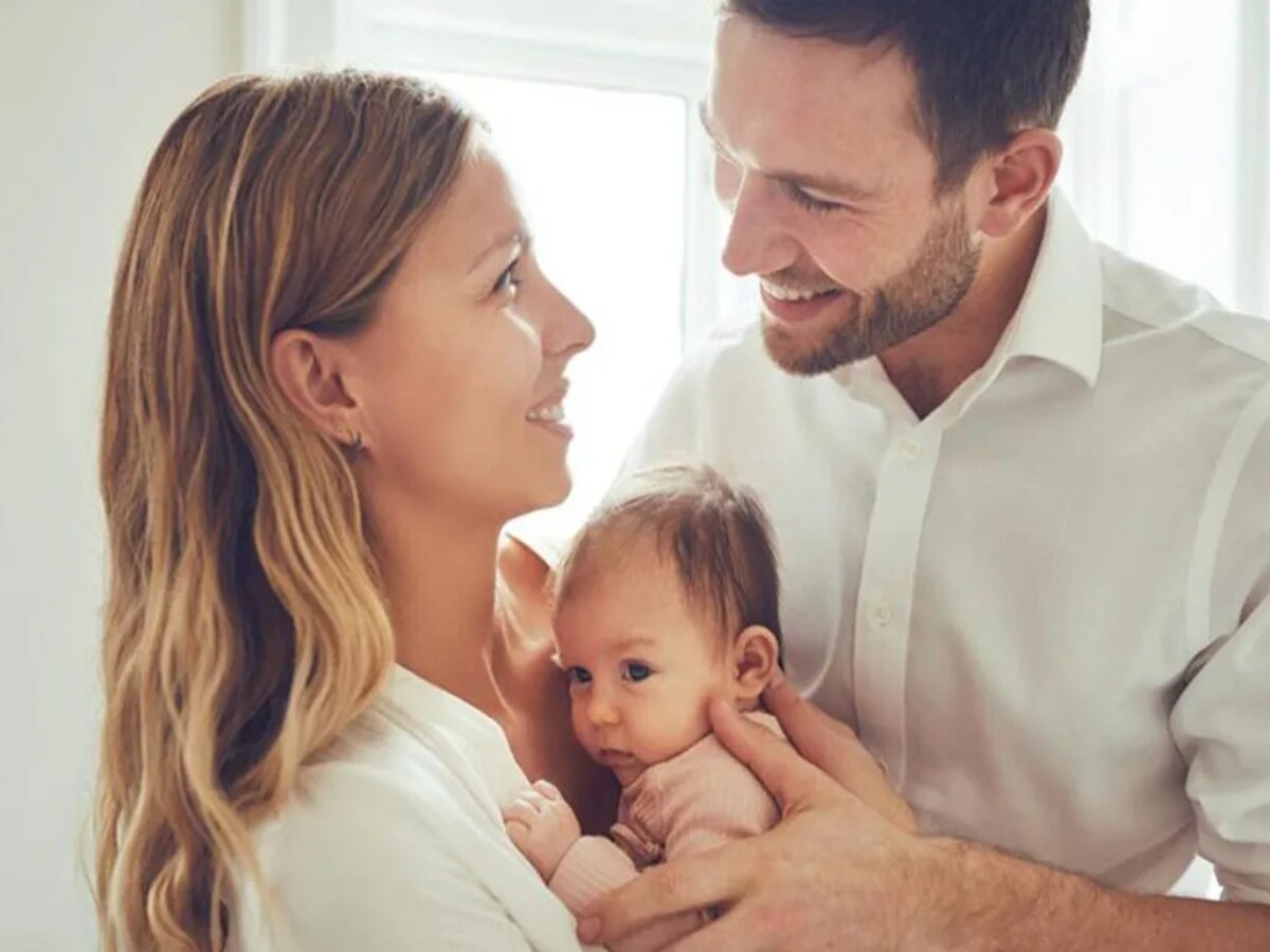 Relationship tips: बेबी होने के बाद रिश्ते में पैदा हो गई हैं दूरियां, ये 3 तरीके बढ़ाएंगे नजदीकियां