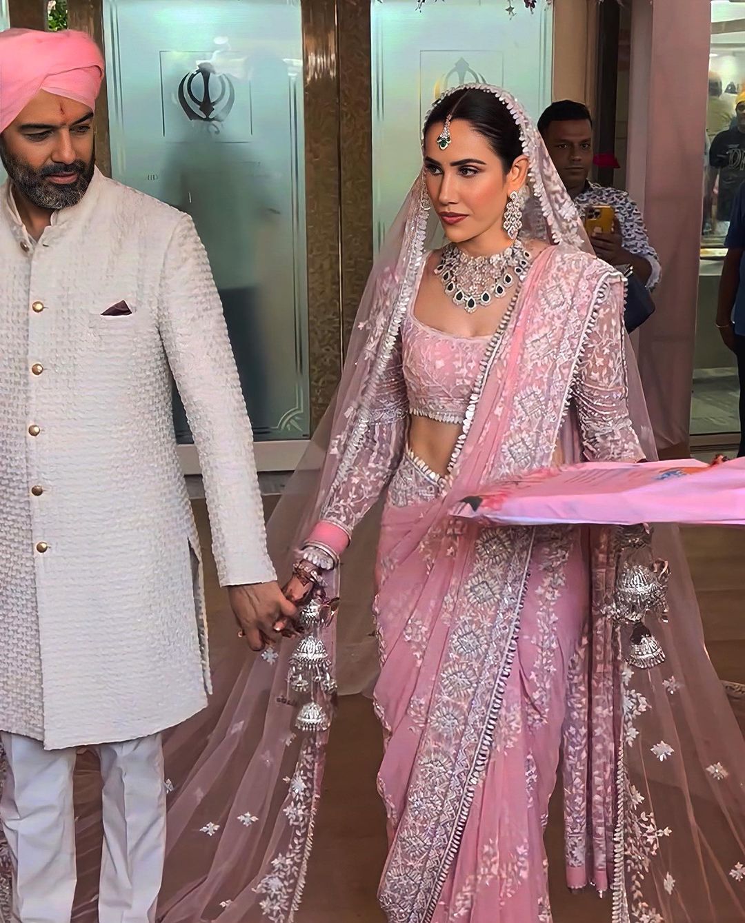 Sonnalli Seygall looks Beautiful in pink wedding dress photos viral on ...