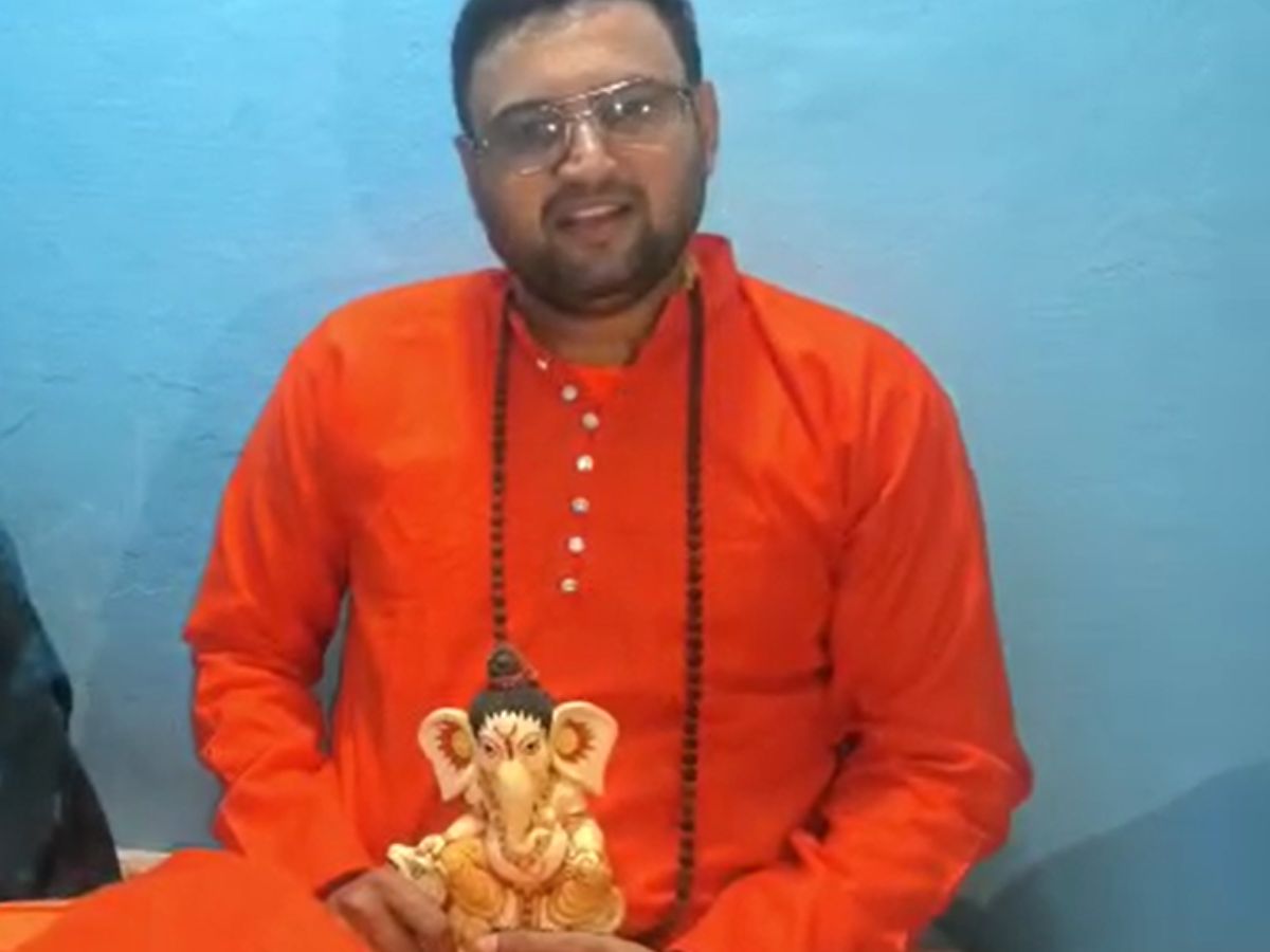 Kanpur: कानपुर का जुनैद करने लगा तो गणपति का गुणगान तो ससुराल वालों ने मुश्किल में डाली जान, पुलिस से लगाई गुहार Kanpur: कानपुर का जुनैद करने लगा तो गणपति का गुणगान तो ससुराल वालों ने मुश्किल में डाली जान, पुलिस से लगाई गुहार