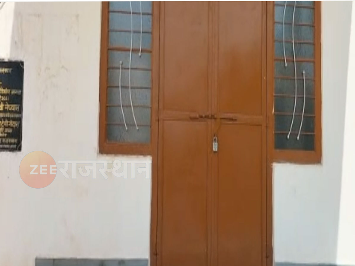नागौर: सार्वजनिक पुस्तकालय भवन पर उद्घाटन के बाद लटके ताले, बच्चों का सपना अधूरा नागौर: सार्वजनिक पुस्तकालय भवन पर उद्घाटन के बाद लटके ताले, बच्चों का सपना अधूरा