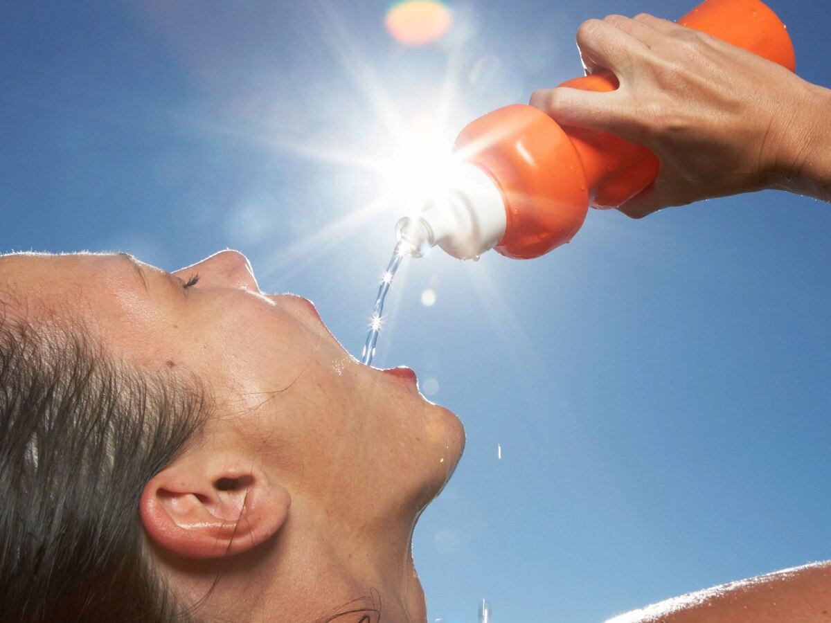 Summer Tips: धूप से आकर तुरंत नहीं पिए ठंडा पानी, दिल पर पड़ सकता है बुरा असर