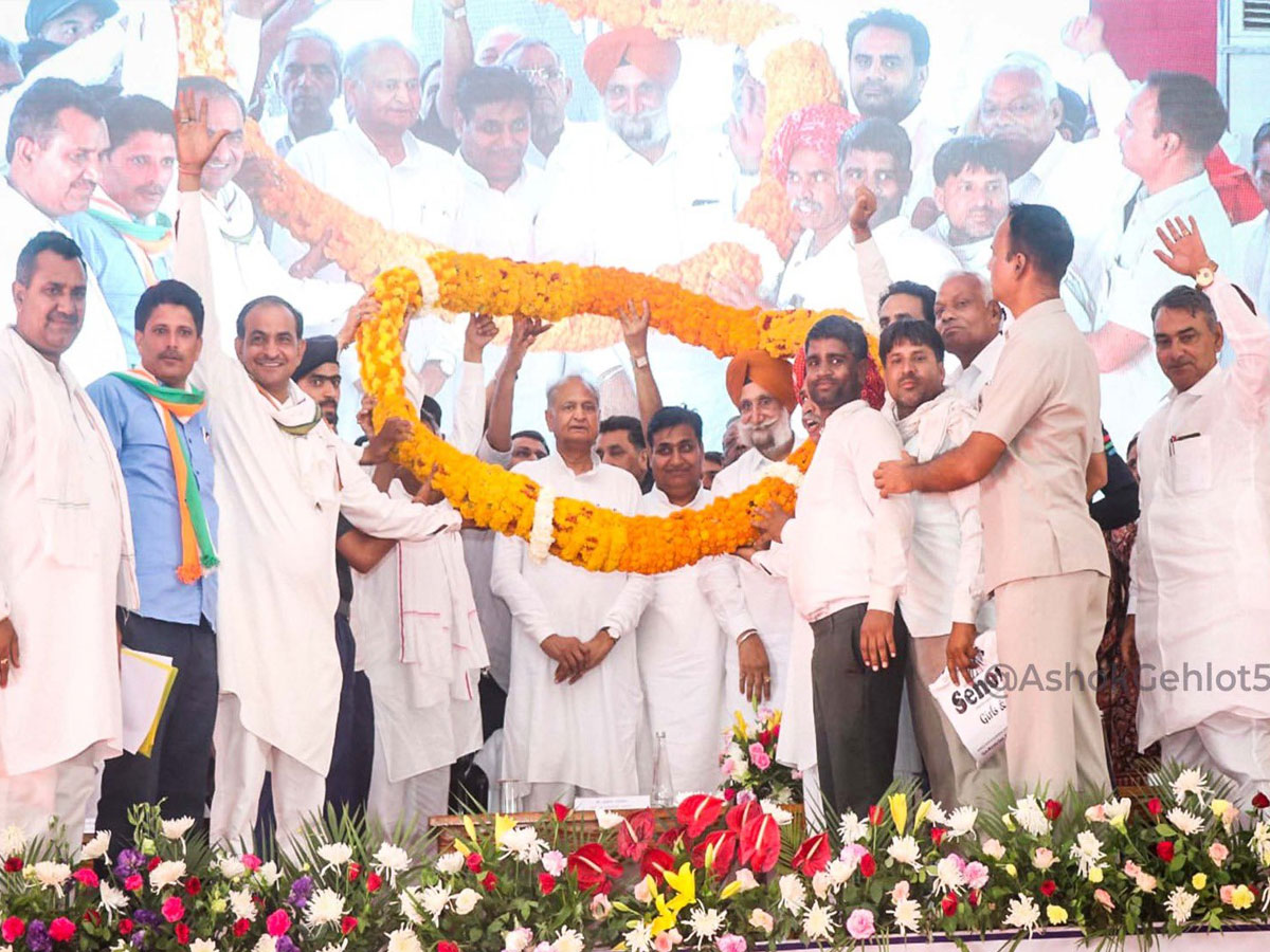 Kotputli में गरजे CM अशोक गहलोत, कहा- चुनाव आते ही BJP के नाटक शुरू हो जाते Kotputli में गरजे CM अशोक गहलोत, कहा- चुनाव आते ही BJP के नाटक शुरू हो जाते