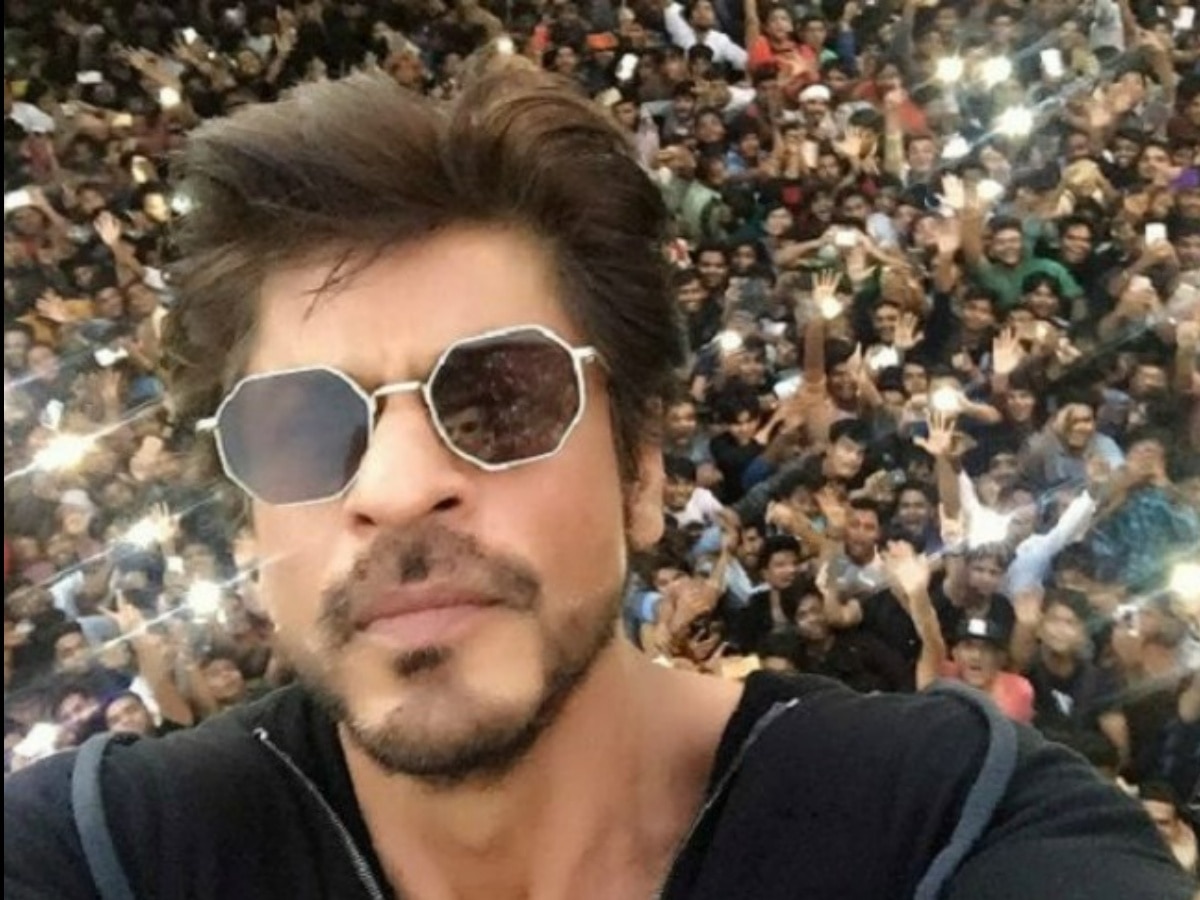 Shah Rukh Khan: शाहरुख खान के फैंस ने ये खास बनाया वर्ल्ड रिकॉर्ड, &#039;मन्नत&#039; के बाहर क्रिएट की हिस्ट्री