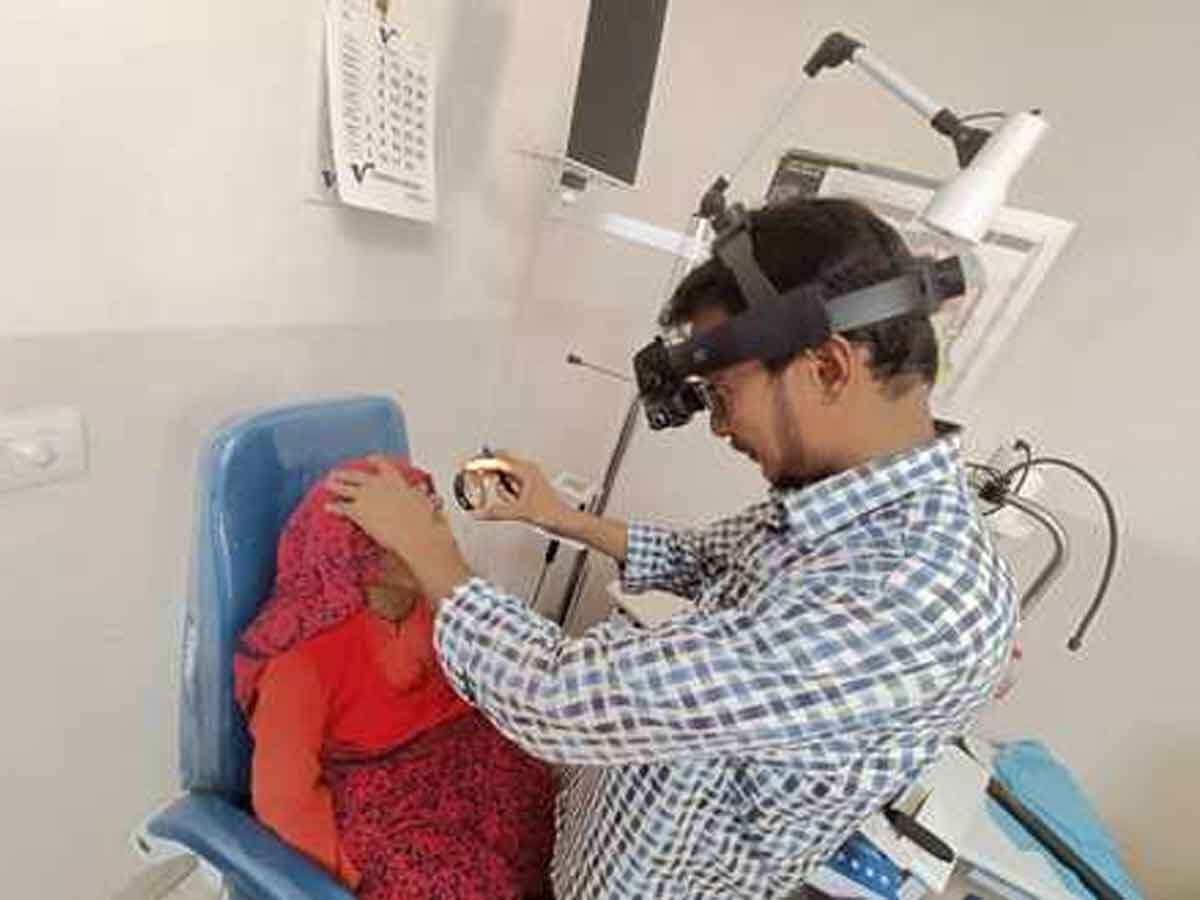 world eye donation day: नेत्रदान से चेहरे में विकृति नहीं आती, सिर्फ रोशनी वाली काली पुतली ली जाती है 