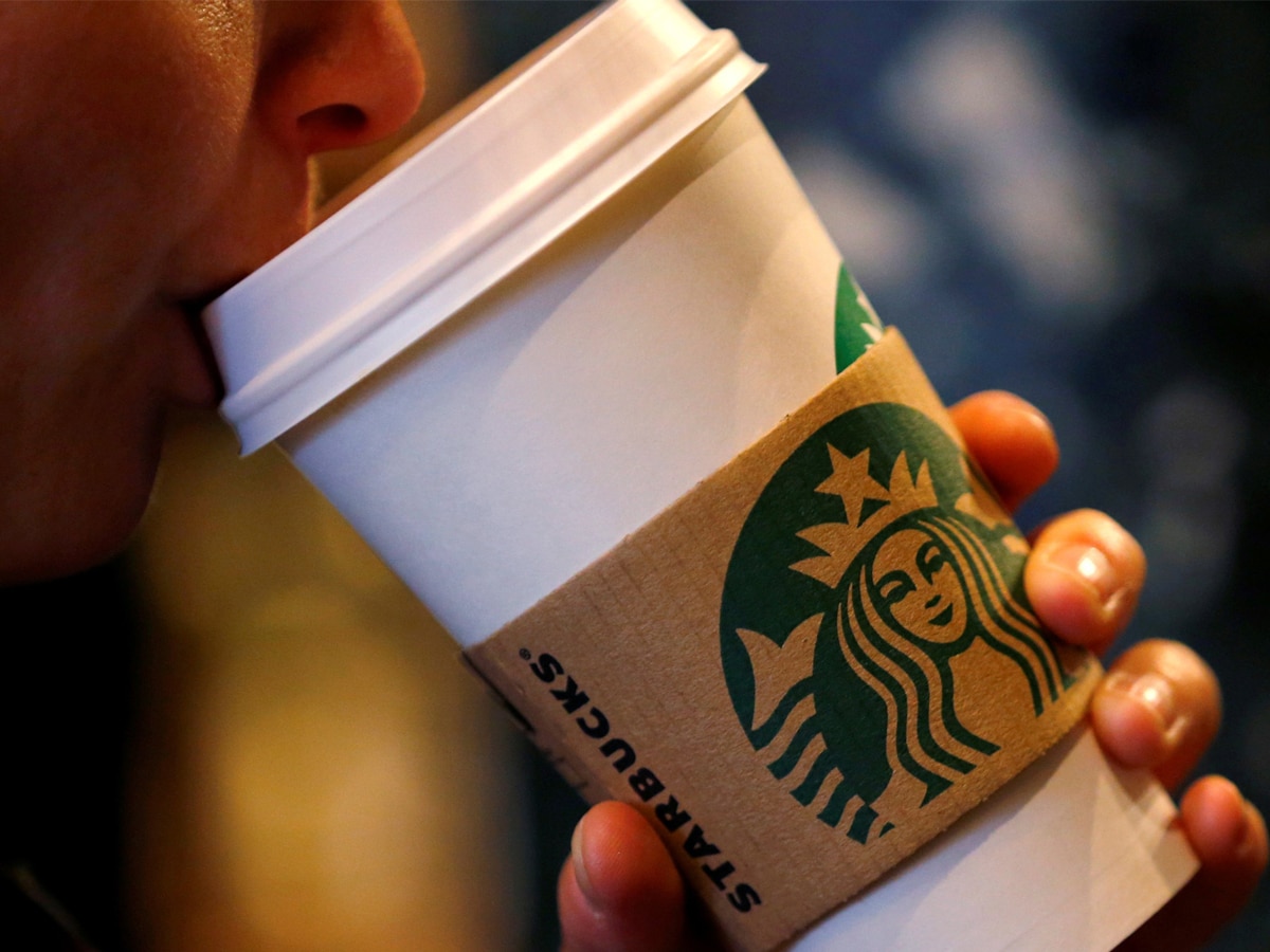 Starbucks में 400 रुपए की कॉफी को 190 में पी गया शख्स, लोग बोले- मुझे भी ये ट्रिक जानना है