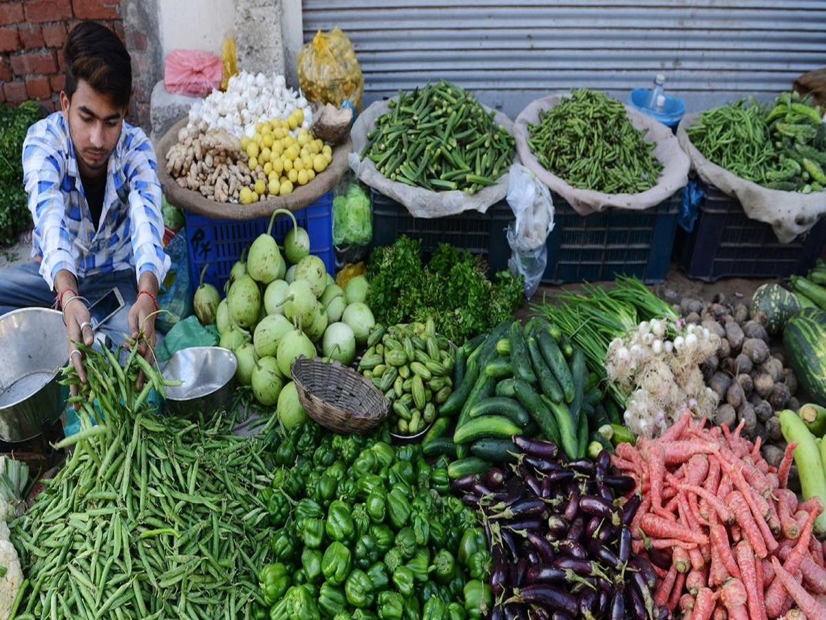 Retail Inflation: सस्ते हुए खाने-पीने के सामान, 25 महीने के निचले स्तर पर आई खुदरा महंगाई