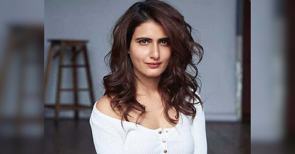 fatima sana shaikh made big reveal on anurag basu sets know what she ...