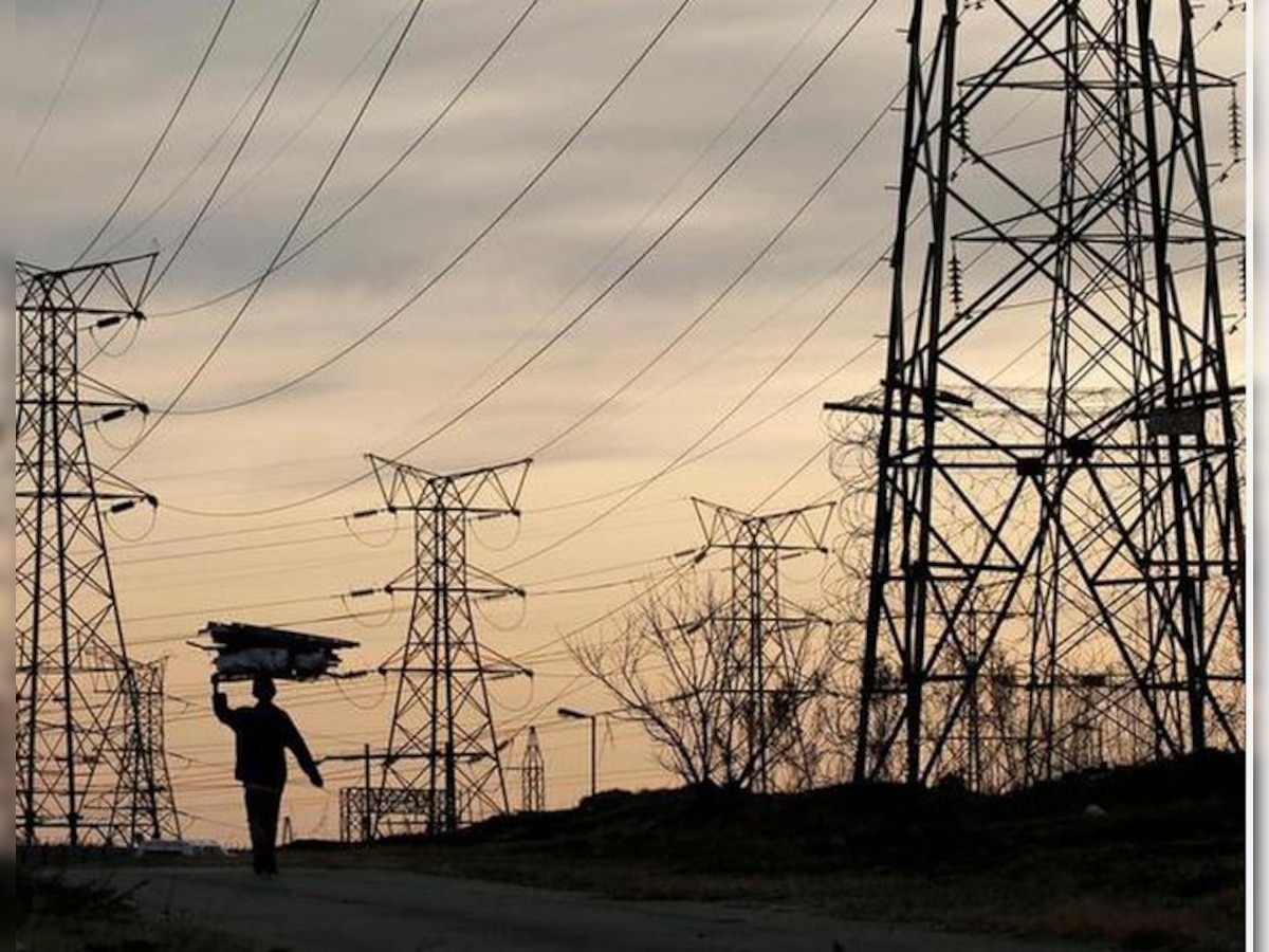 UP power cut :यूपी में बिजली की आंख मिचौली से लोग बेहाल, लखनऊ के राजाजीपुरम में काटा बवाल