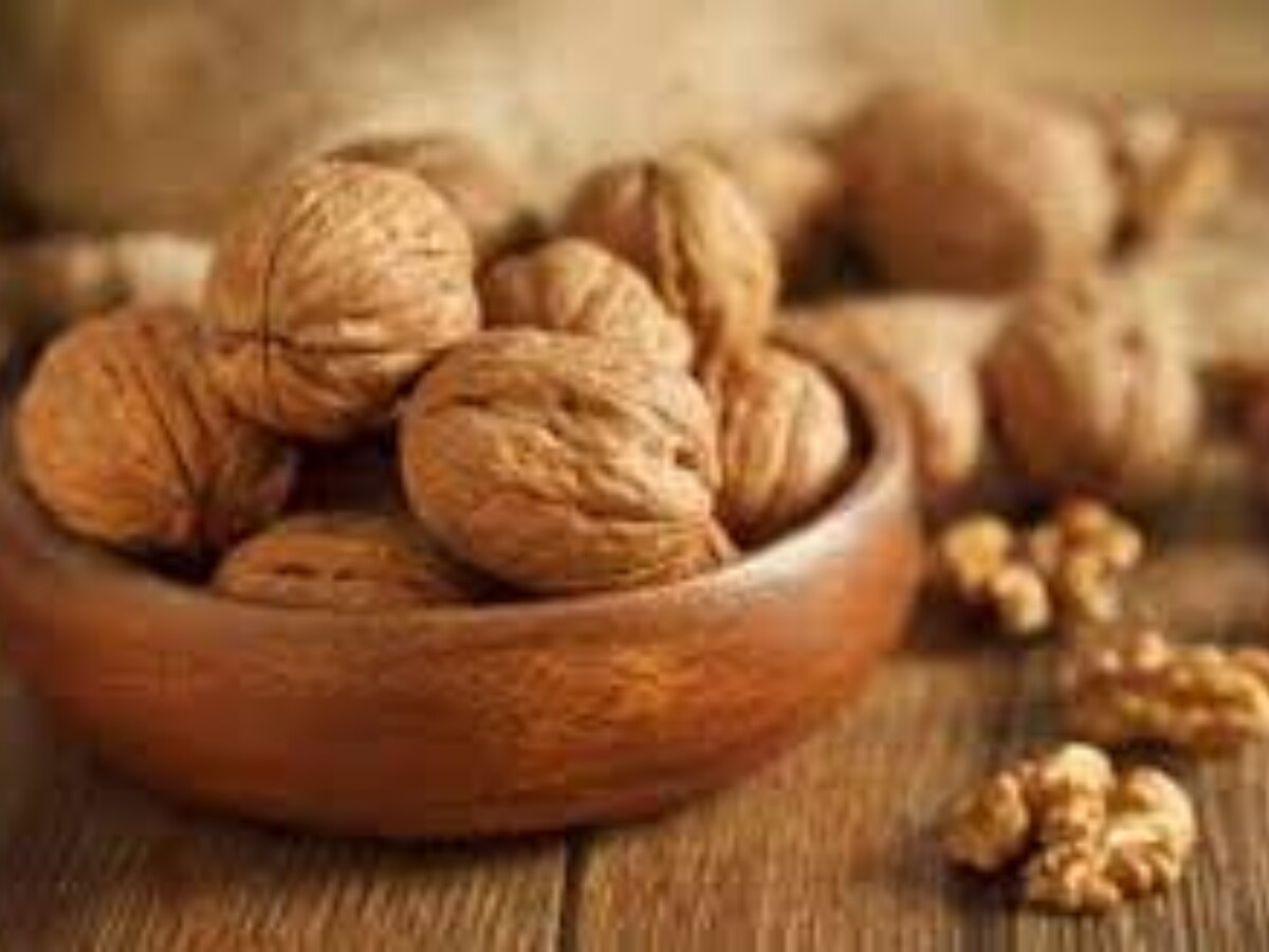 Walnut Benefits in Diabetes Control health tips Sugar kese Control kare
