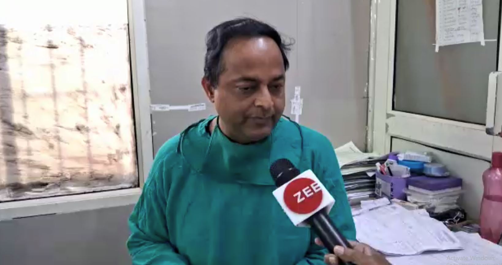 Dr Prabhat Chaurasia eye surgeon of Jhansi District Hospital created a record by performing 3780