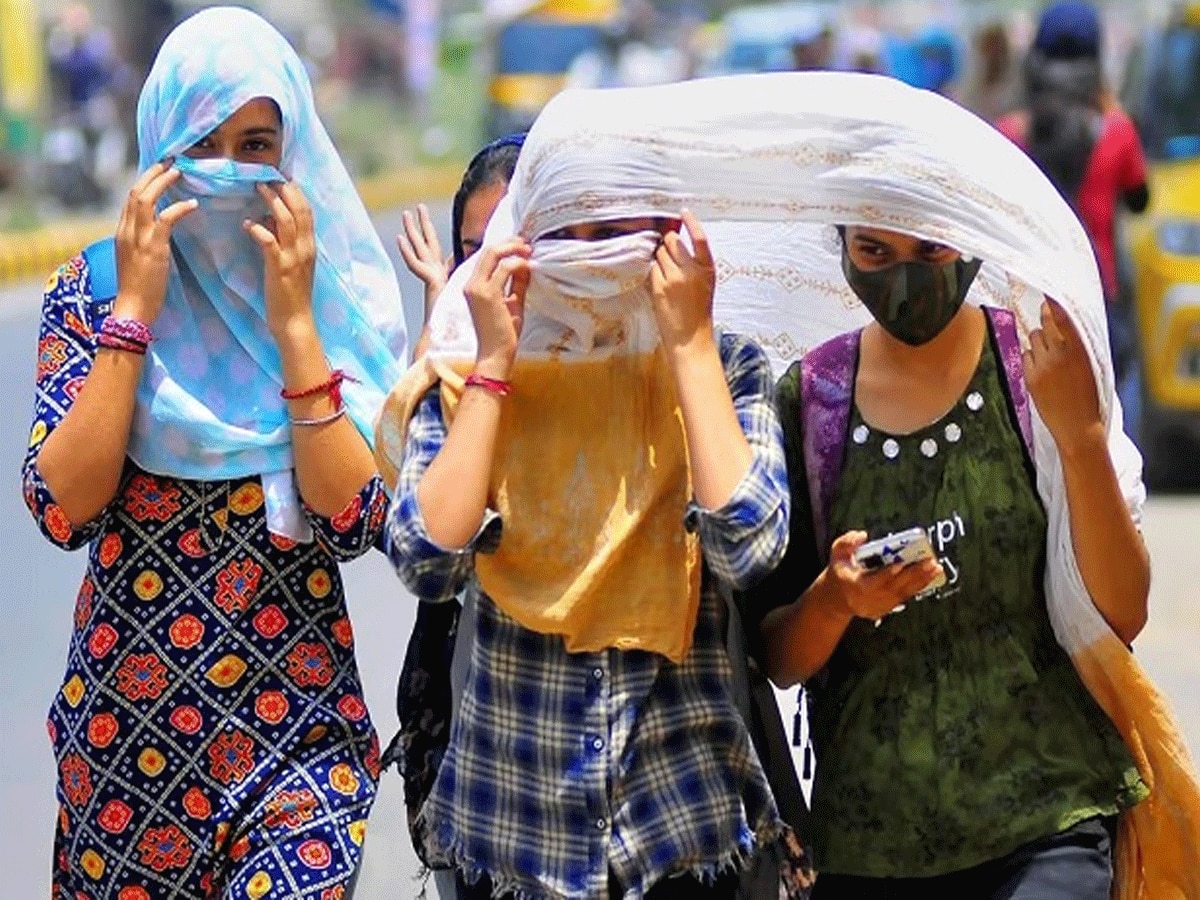 Delhi Weather report: गर्मी ने जीना किया मुहाल; तापमान में नहीं हुई गिरावट, जानें कब होगी बारिश