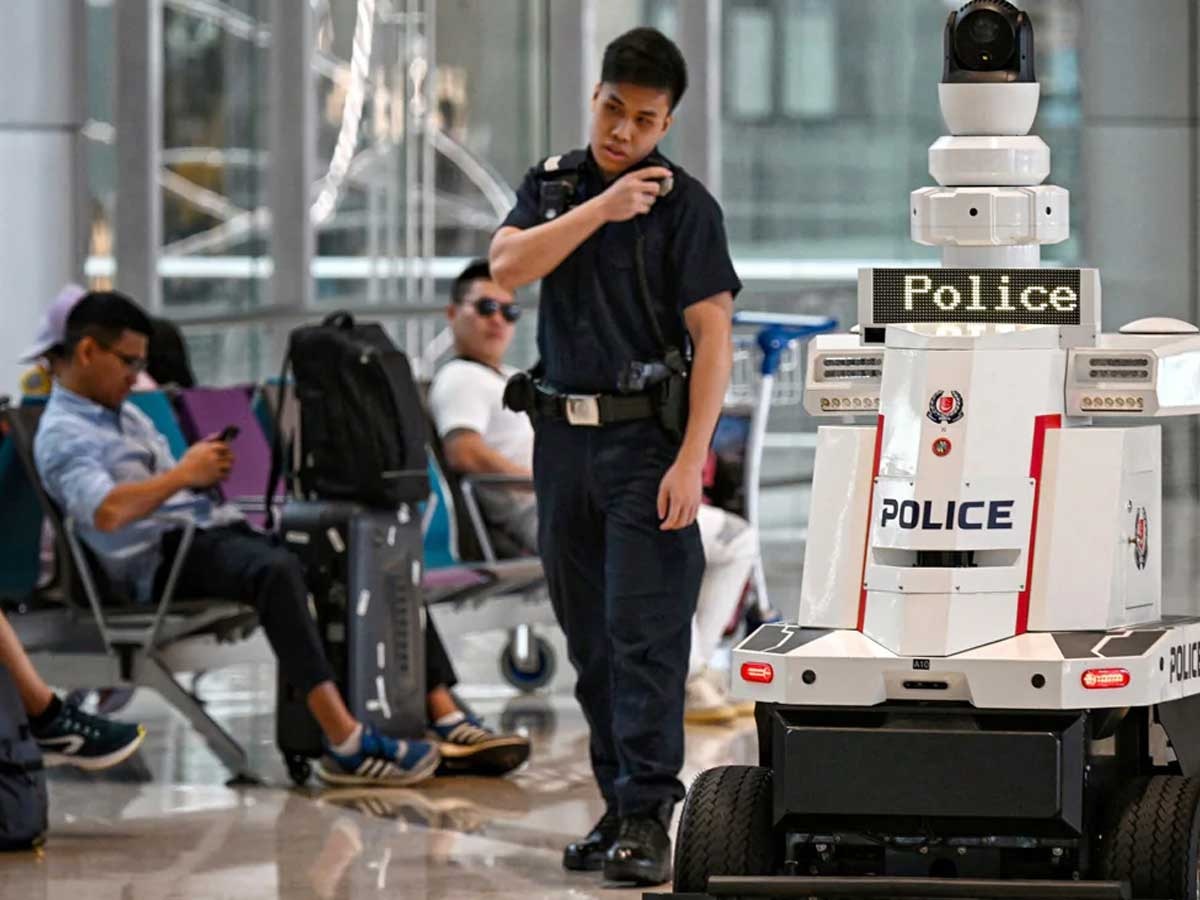 world news : सिंगापुर पुलिस में शामिल हुआ 'पेट्रोलिंग रोबोट', ऐसे करता है अधिकारियों की मदद