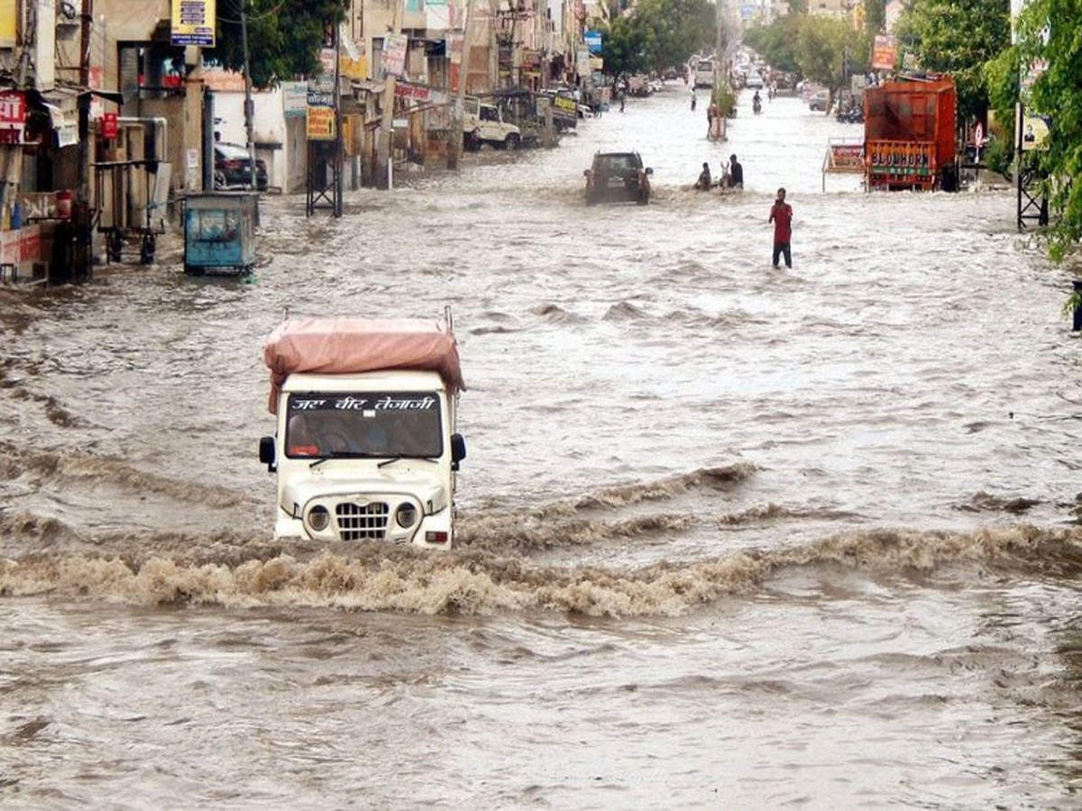 Rajasthan Weather News: राजस्थान में चक्रवाती तूफान बिपरजॉय  का कहर, इन जिलो में बारिश का रेड अलर्ट जारी