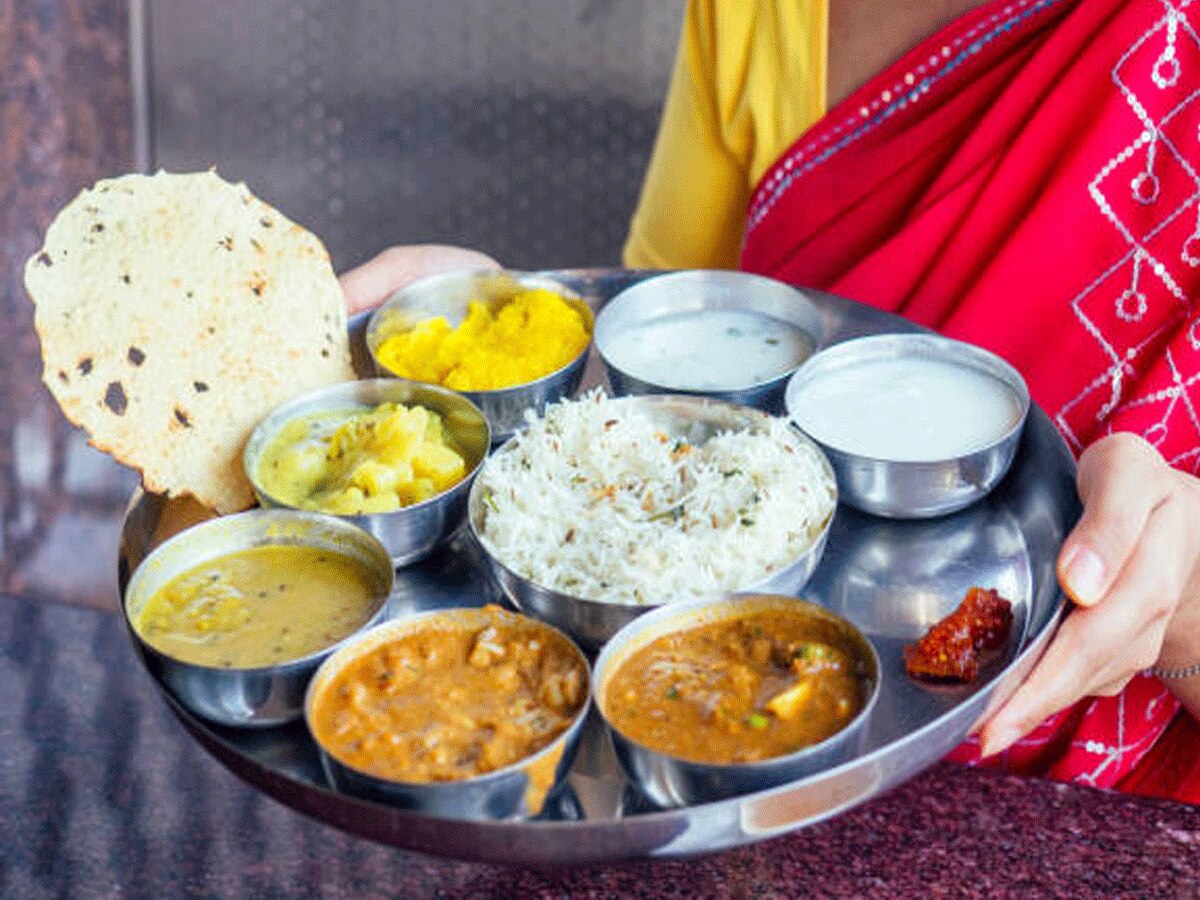 Vastu Tips Do not eat food facing this direction prosperity will come