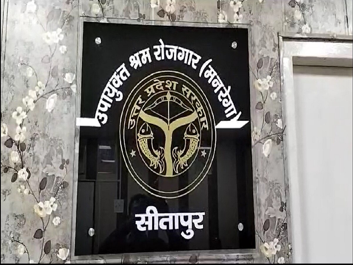 Sitapur News 70 percent work of Amrit Sarovar pond in Sitapur has been