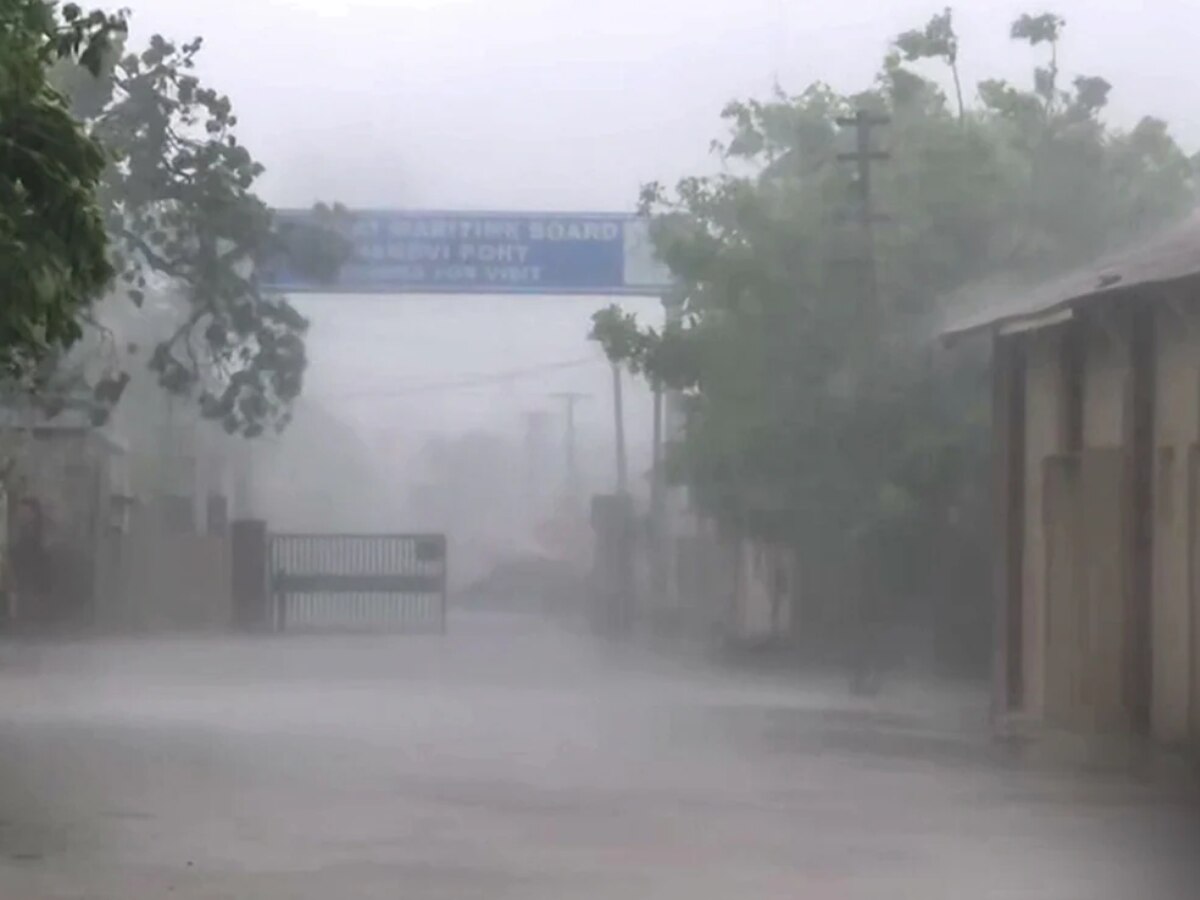Cyclone Biparjoy: बिपरजॉय के चलते राजस्थान में भारी बारिश, 50-60 किमी की रफ्तार से चल रही हवा