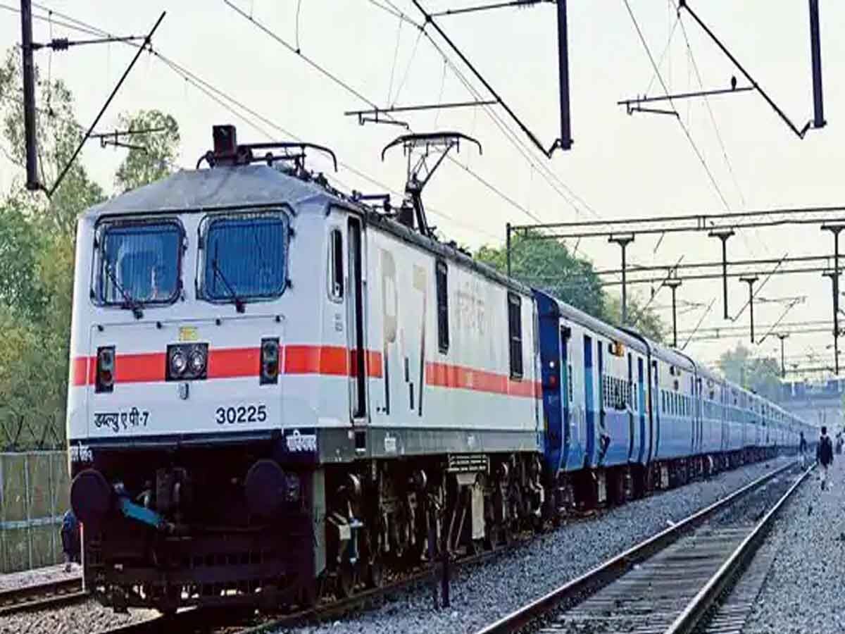 Railway News: ट्रेन में चोरी हुआ आपका कीमती सामान तो कौन होगा जिम्मेदार? सुप्रीम कोर्ट ने दे दिया जवाब