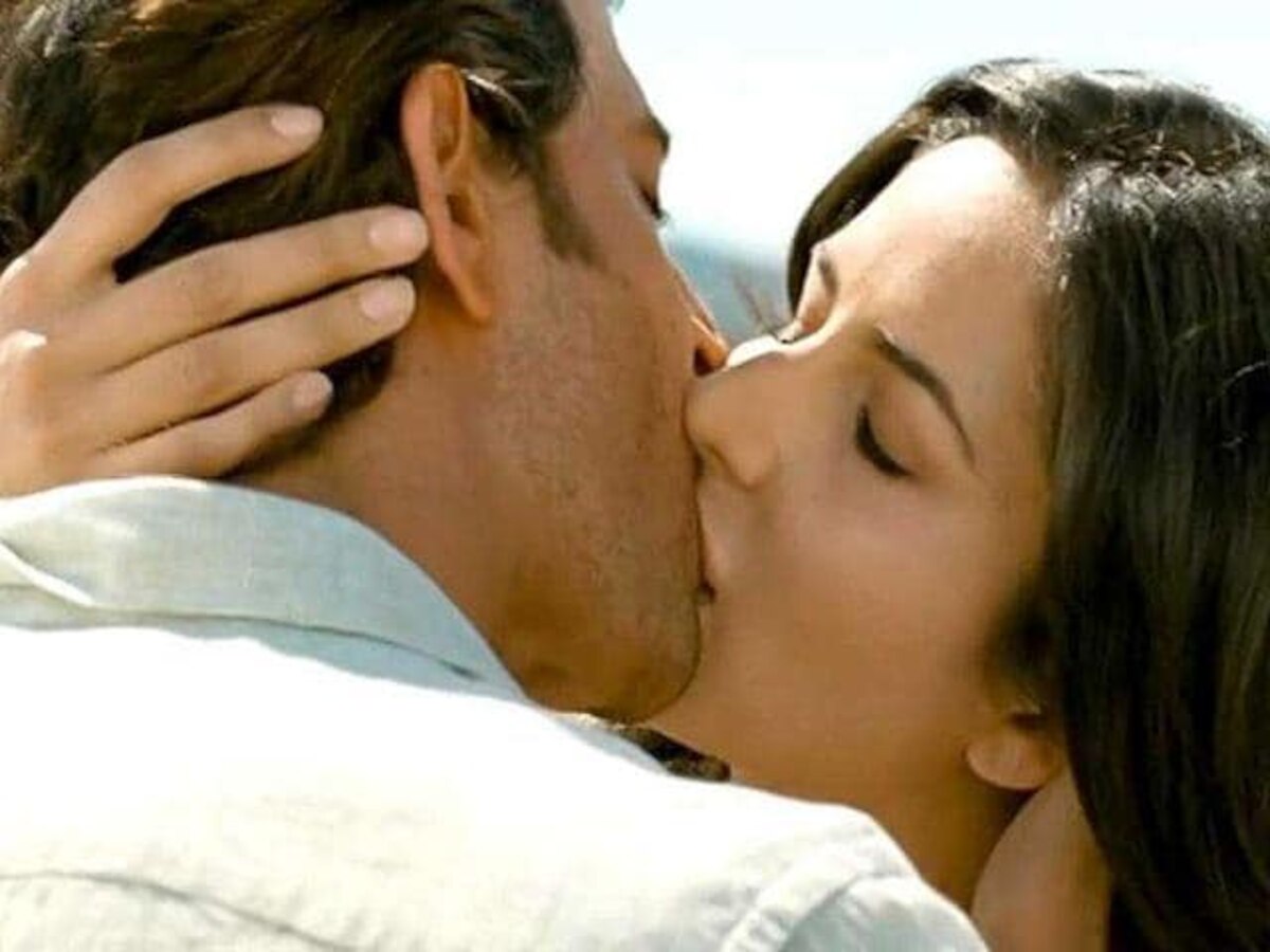 Bollywood Best Kissing Scenes