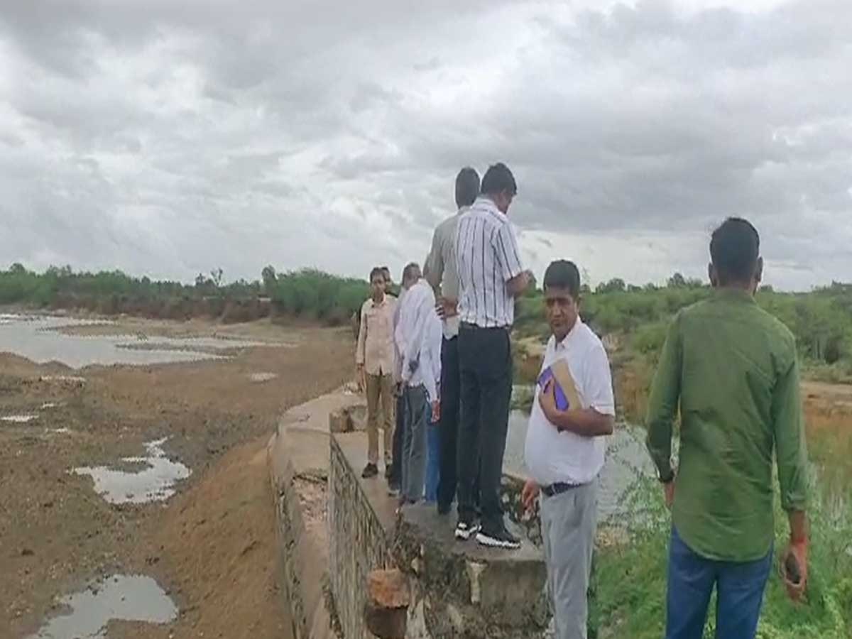 Biparjoy cyclone: जिला कलेक्टर ने अधिकारियों की टीम के साथ पाली शहर का लिया जायजा