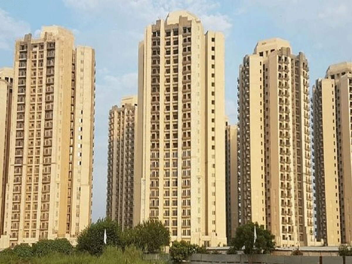 Noida News: नोएडा हाई राइज में 4 साल के बच्चे की मौत के बाद जांच के दायरे में सुरक्षा मानक