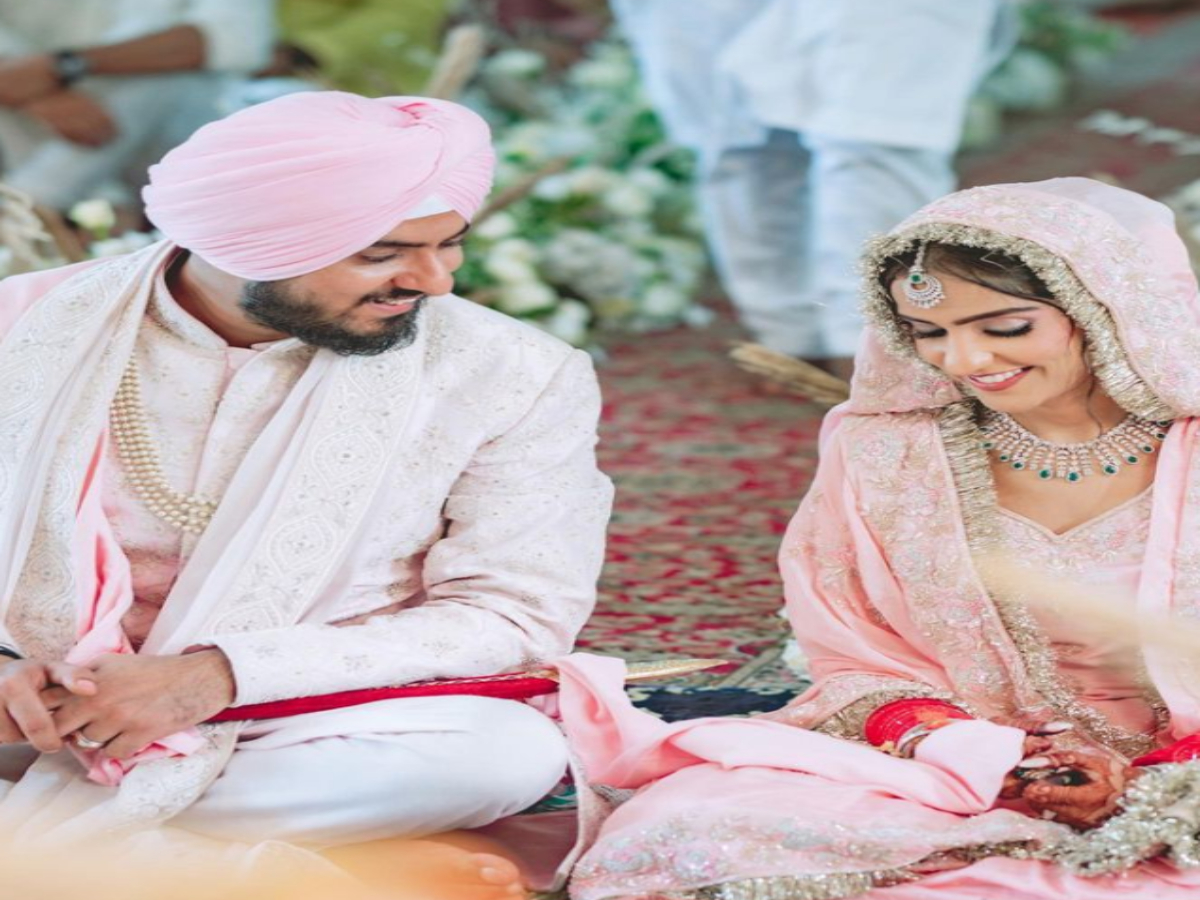 Asees Kaur Wedding: सिंगर असीस कौर ने गोल्डी सोहेल के साथ रचाई शादी; पिंक ज़री वर्क सूट में लगीं हसीन Asees Kaur Wedding: सिंगर असीस कौर ने गोल्डी सोहेल के साथ रचाई शादी; पिंक ज़री वर्क सूट में लगीं हसीन