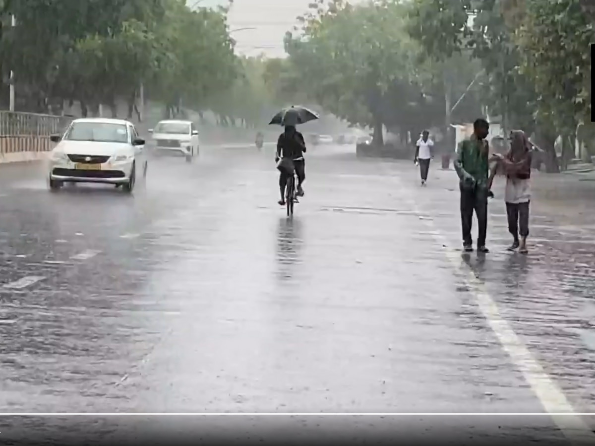 Rain in Delhi: दिल्ली-एनसीआर में तेज बारिश, कई दिनों से पड़ रही गर्मी से मिली राहत