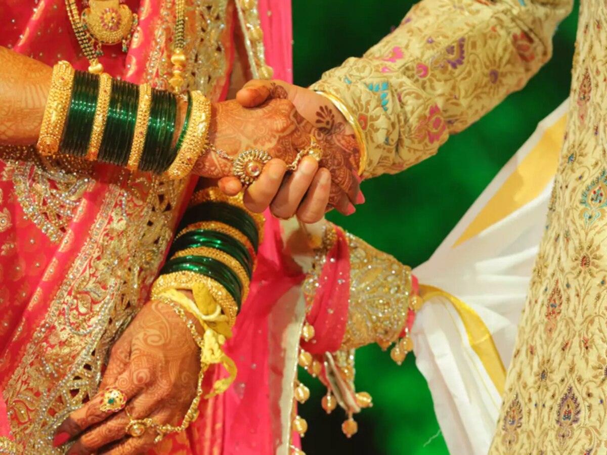 Kerala: फिल्मी अंदाज़ में विवाह से पहले दुल्हन को उठा ले गई पुलिस; जानिए क्या है पूरा मामला