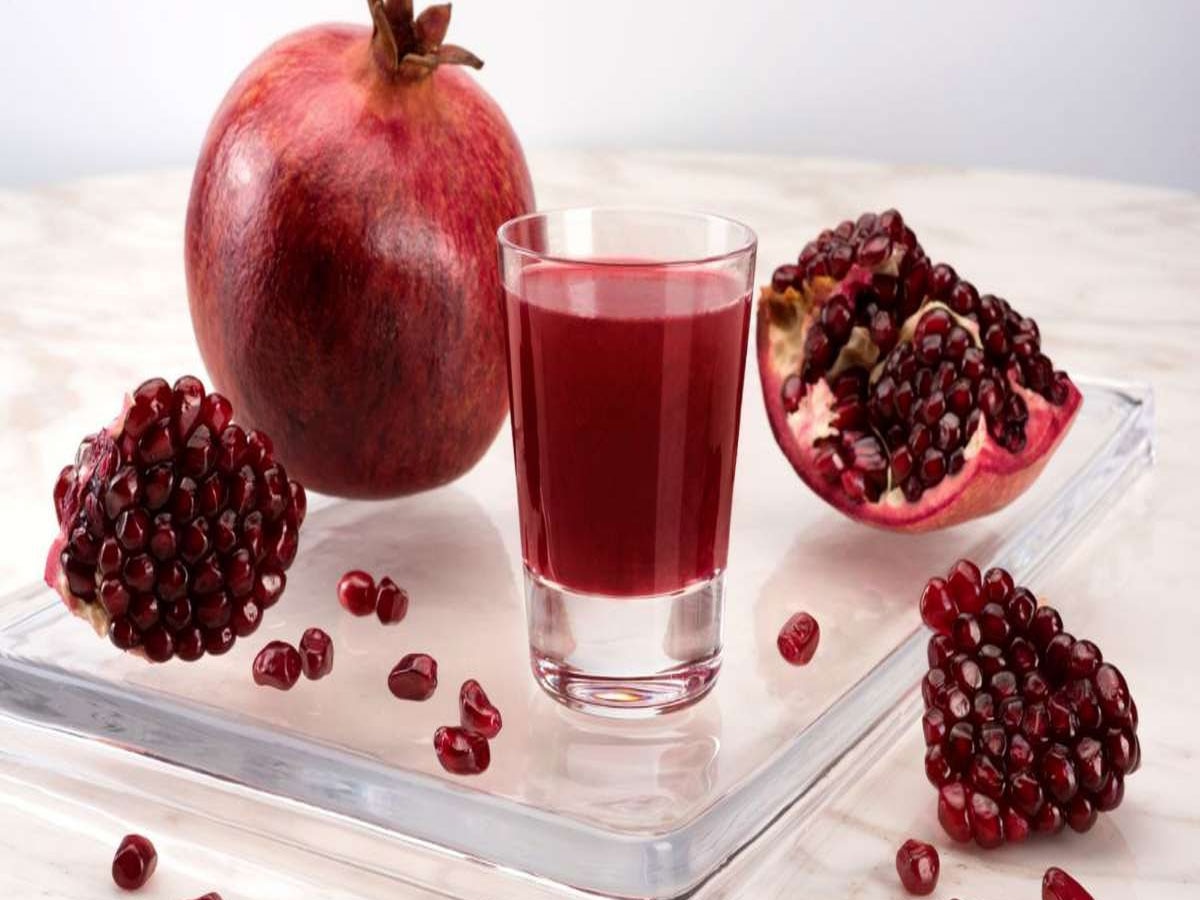 health news Pomegranate Benefits for men anar ka juice pine ke fayde