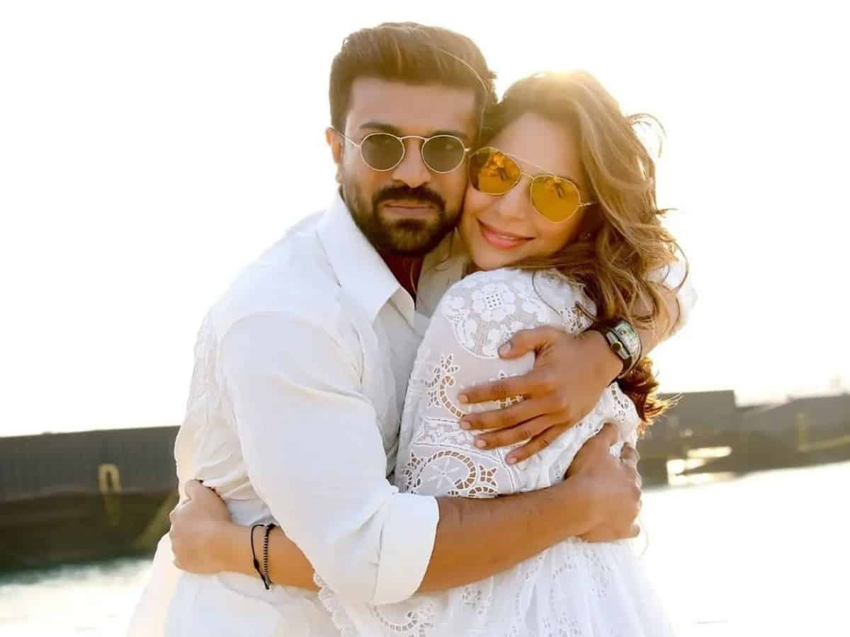 शादी के 12 साल बाद रामचरण तेजा के घर गूंजी किलकारी, पत्नी उपासना ने बेटी को दिया जन्म शादी के 12 साल बाद रामचरण तेजा के घर गूंजी किलकारी, पत्नी उपासना ने बेटी को दिया जन्म