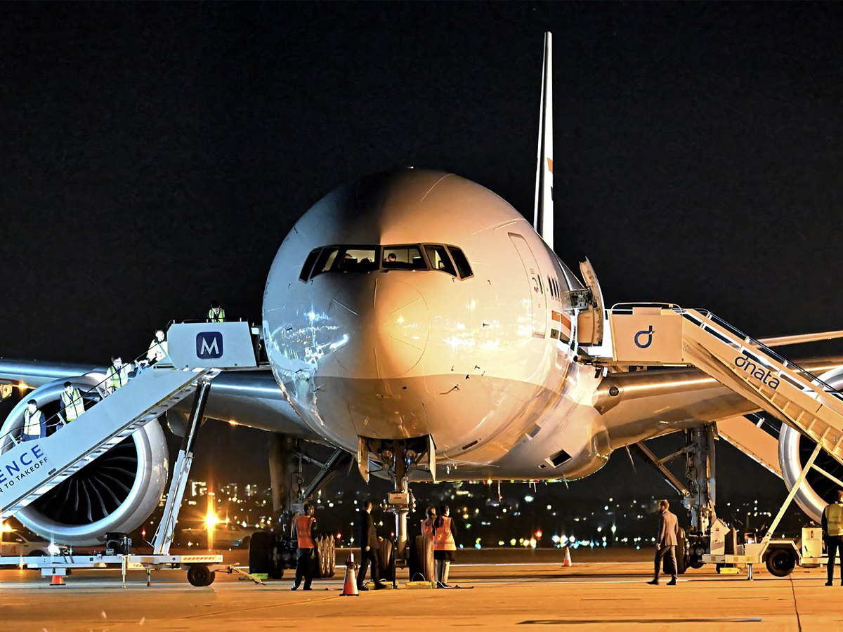 Modi Airplane pm modi special plane know the features and power of air india one by ...