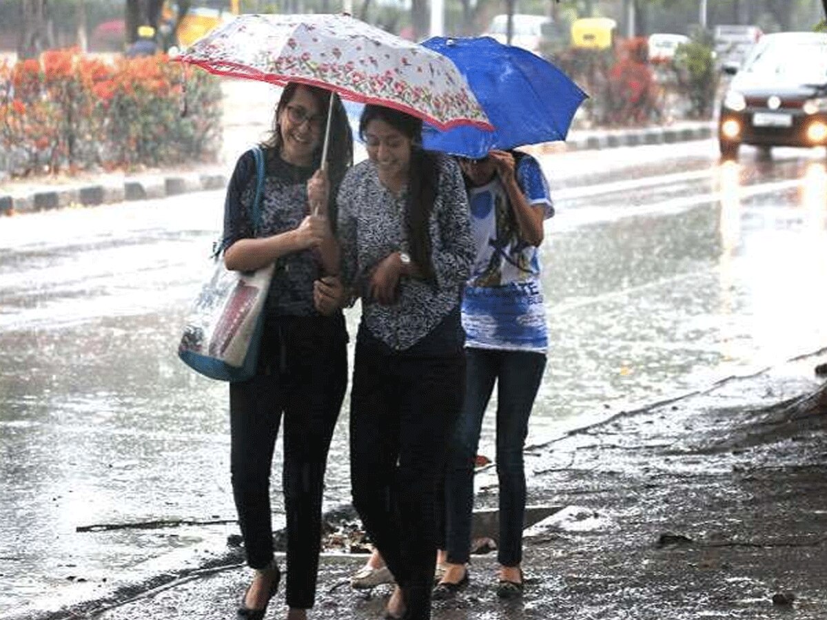 Weather Report: दिल्ली-NCR में गर्मी से मिली राहत, जानें आज कैसा रहेगा मौसम