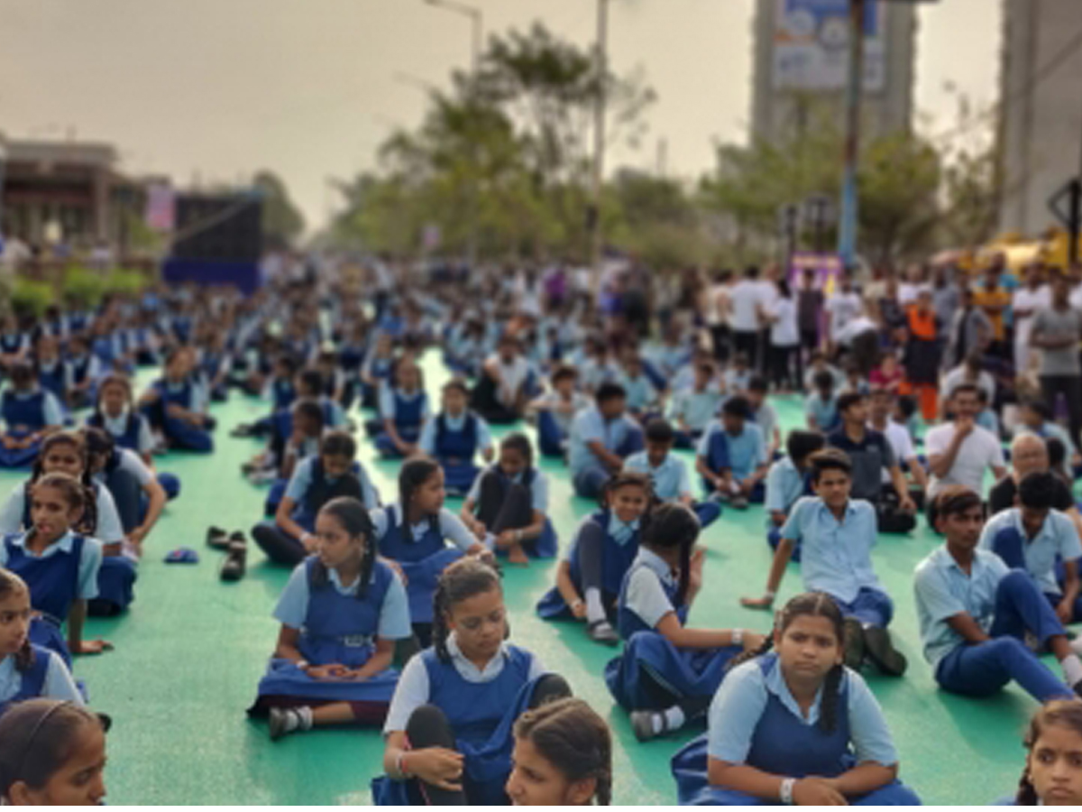 Surat ने बनाया गिनीज वर्ल्ड रिकॉर्ड, एकसाथ एक लाख से अधिक लोगों ने योग कर रचा इतिहास