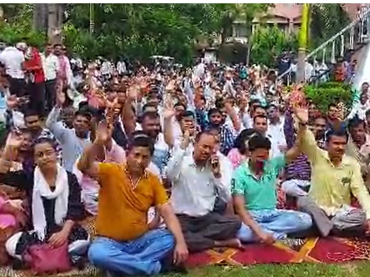 Bijnor employees protest