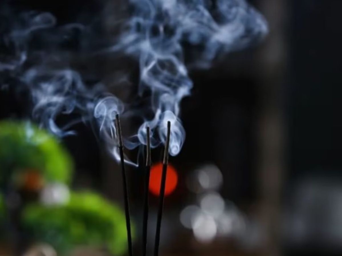 astro vastu tips for agarbatti do not burn incense stick on these days