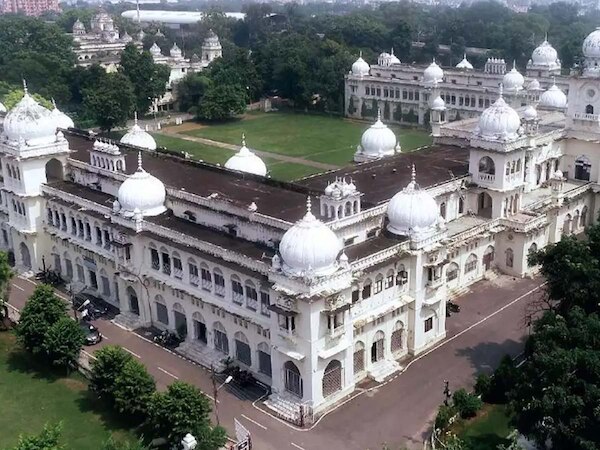 10 अमेरिकी छात्र पहुंचे लखनऊ विश्विद्यालय, सीखना चाहते हैं मुसलमानों से जुड़ी ये भाषा