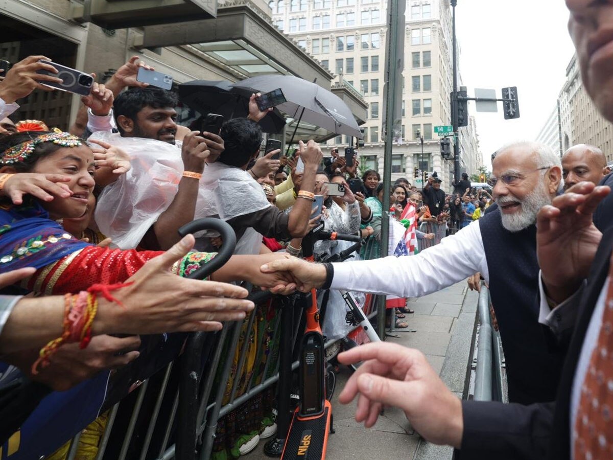 PM Narendra Modi USA Visit 2023: वॉशिंगटन पहुंचे पीएम नरेंद्र मोदी, भारतीय समुदाय के सैकड़ों लोगों ने किया स्वागत; आज रहेगा व्यस्त कार्यक्रम 