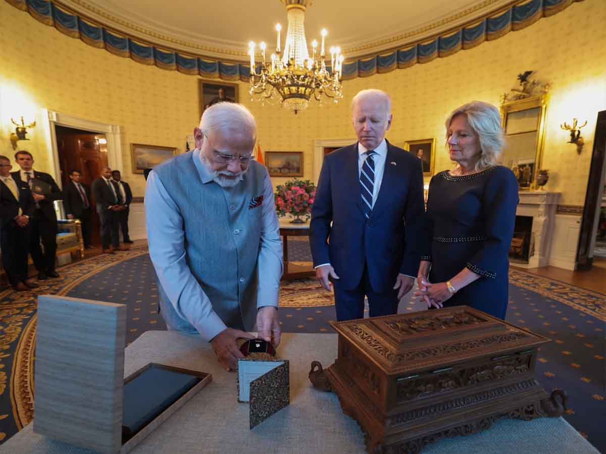व्हाइट हाउस में PM मोदी ने बाइडन के साथ किया डिनर, अमेरिका की फर्स्ट लेडी को दिया 7.5 कैरेट का ग्रीन डायमंड
