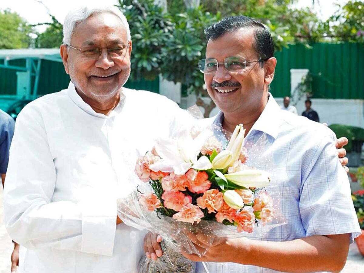 Opposition Meeting Live: अरविंद केजरीवाल से मिले नीतीश कुमार, कहा-पटना की धरती पर स्वागत है