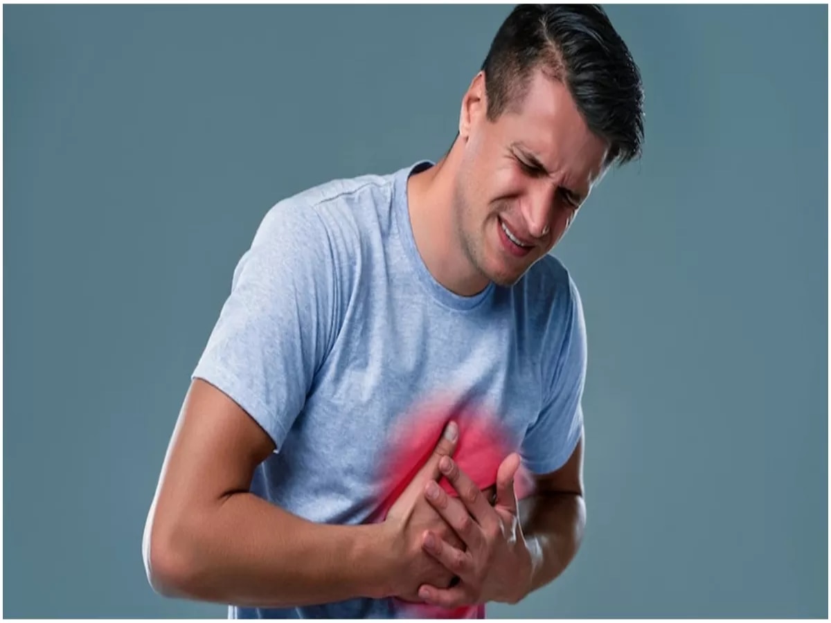 Heart Attack Symptoms body gives signs before it health tips in hindi