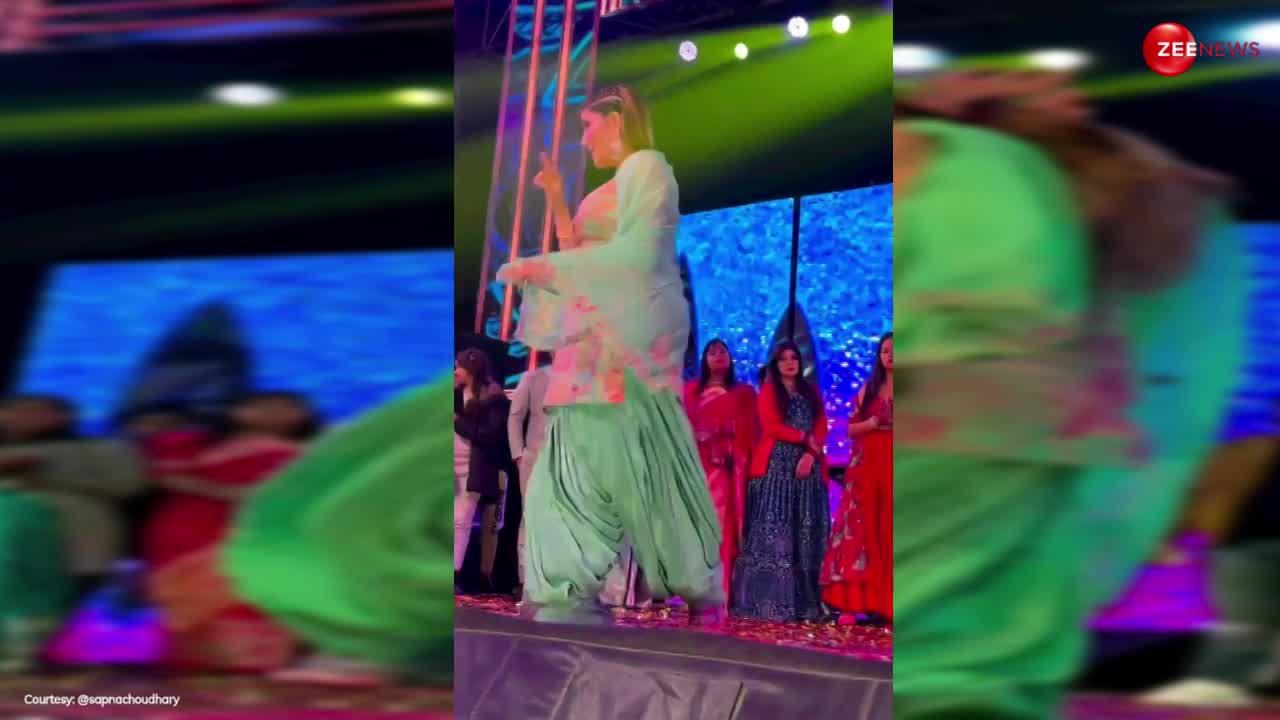 sapna choudhary sexy dance on stage with her hot looks fans shower love on  desi queen | Sapna Choudhary à¤¨à¥‡ à¤¸à¥à¤Ÿà¥‡à¤œ à¤ªà¤° à¤…à¤ªà¤¨à¥€ à¤¹à¥‰à¤Ÿ à¤…à¤¦à¤¾à¤“à¤‚ à¤•à¤¾ à¤šà¤²à¤¾à¤¯à¤¾ à¤œà¤¾à¤¦à¥‚, à¤¦à¥‡à¤–  à¤†à¤¶à¤¿à¤•à¥‹à¤‚ à¤•à¥‡ à¤¬à¤¦à
