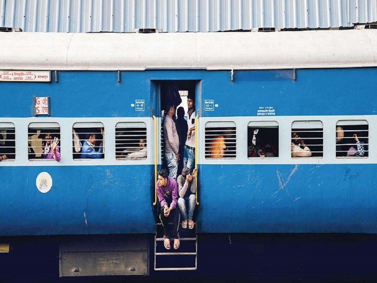 Indian Railways: जनरल टिकट पर सफर करने वालों की हुई मौज, रेलवे ने लिया ये बड़ा फैसला, खुशी से झूमे यात्री!