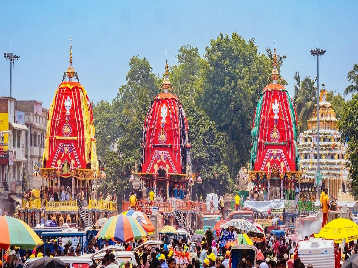 ଚତୁର୍ଦ୍ଧାମୂର୍ତ୍ତିଙ୍କ ଆଡ଼ପ ଦର୍ଶନ କରି ଭାବବିହ୍ବଳ ହେଲେ ଭକ୍ତ, ଜନ ସମୁଦ୍ର ପାଲଟିଲା ଗୁଣ୍ତିଚା ମନ୍ଦିର ଚତୁର୍ଦ୍ଧାମୂର୍ତ୍ତିଙ୍କ ଆଡ଼ପ ଦର୍ଶନ କରି ଭାବବିହ୍ବଳ ହେଲେ ଭକ୍ତ, ଜନ ସମୁଦ୍ର ପାଲଟିଲା ଗୁଣ୍ତିଚା ମନ୍ଦିର