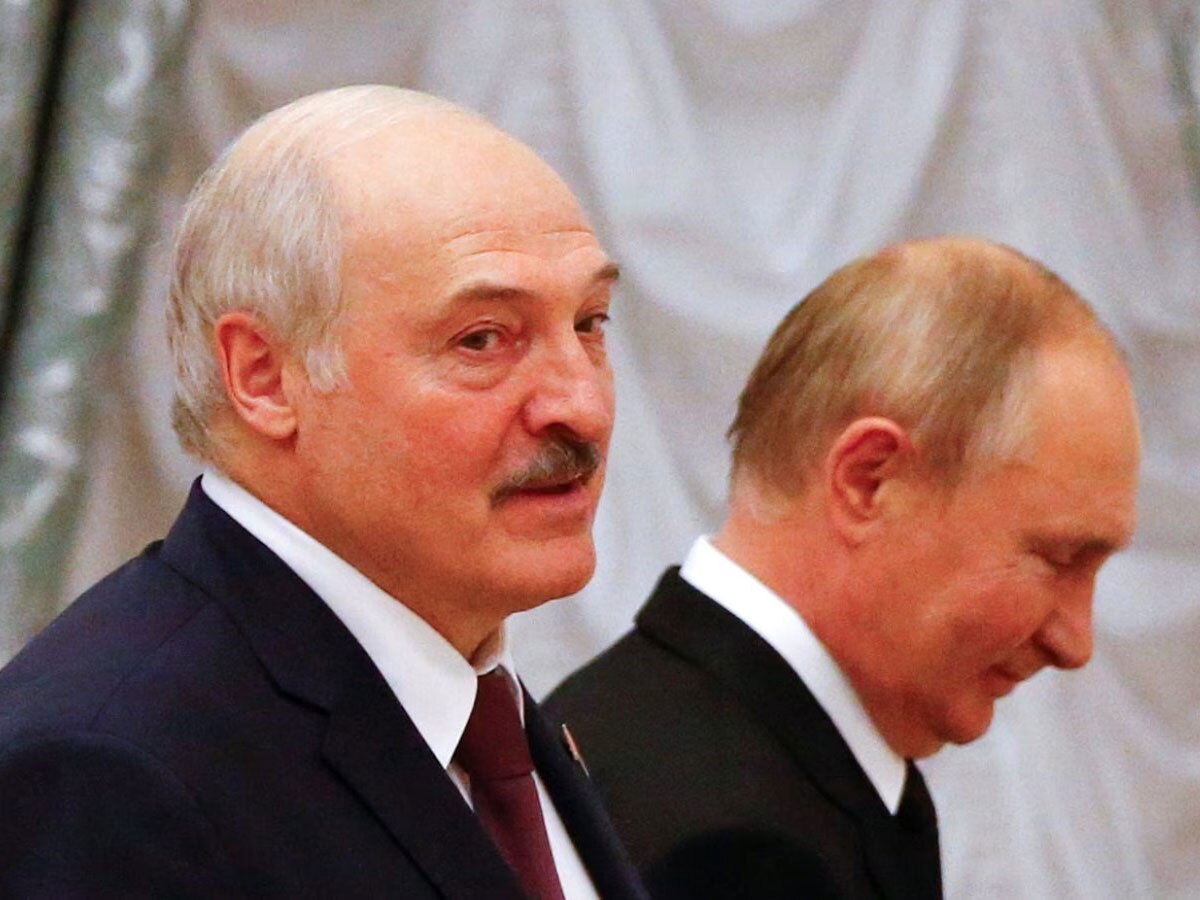 Russia-Ukraine War: जंग के बीच पुतिन को एक दिन में लगे 2 बड़े झटके, अब बेलारूस के राष्ट्रपति ने छोड़ा देश