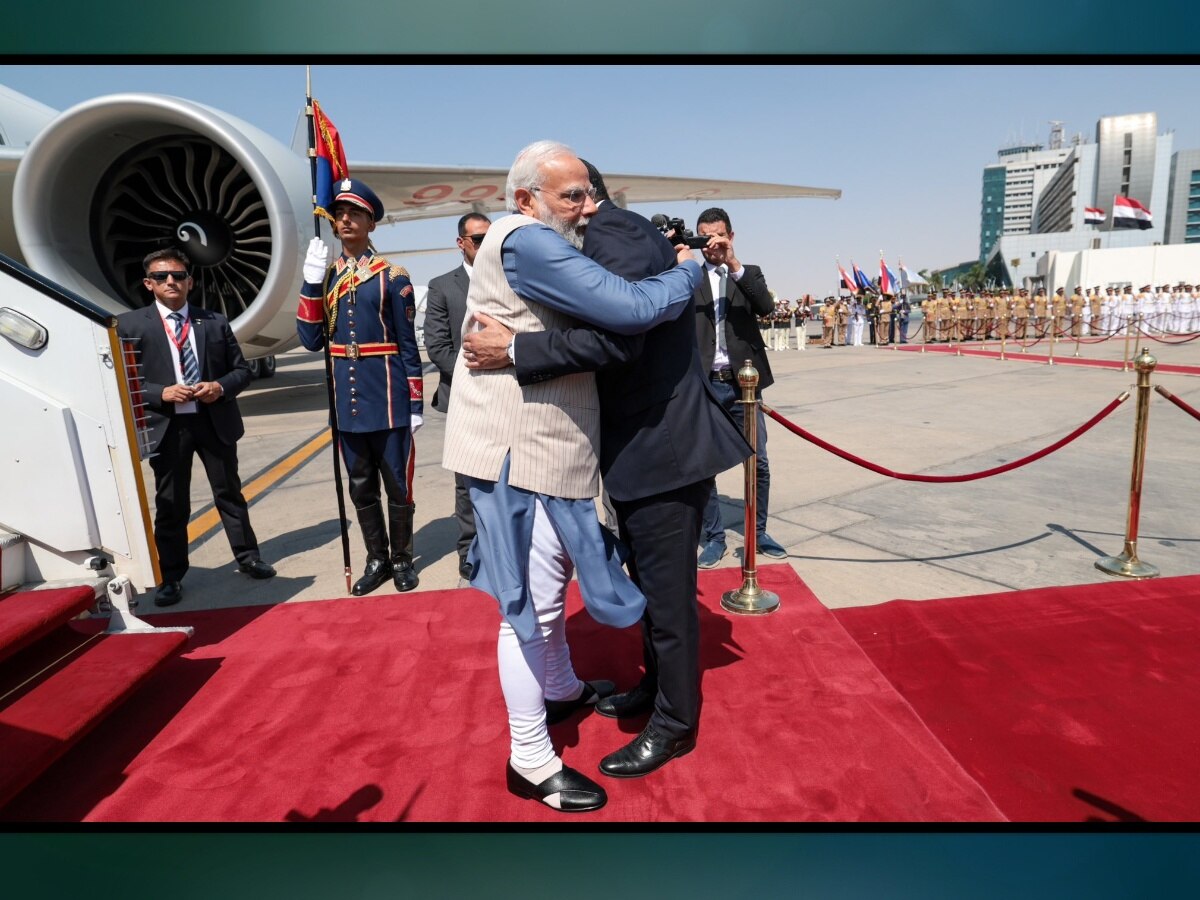 PM Modi का मिस्र में गर्मजोशी से हुआ स्वागत, प्रधानमंत्री मुस्तफा मैडबौली को लगाया गले