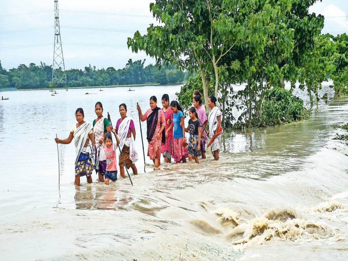 Assam Flood: असम में बाढ़ से हाहाकार, 5 लाख से ज्यादा प्रभावित; इन इलाकों में बढ़ा जान का खतरा